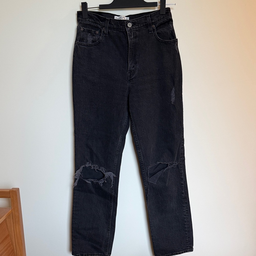 Abercrombie & Fitch 90’s Straight Ultra High Rise Black Distressed Jeans